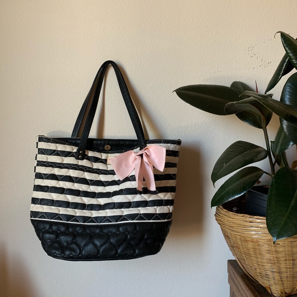 Betsey Johnson Heart detail bow large purse